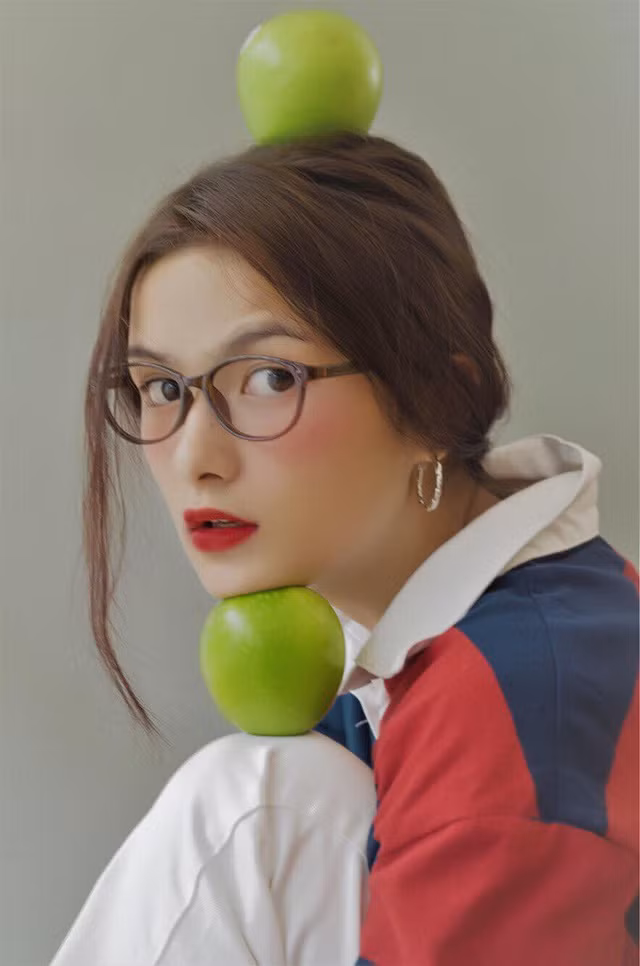  Thiếu nữ Đà Lạt hâm mộ thủ môn Bùi Tiến Dũng vì sau nhiều lần theo dõi các trận đấu, Thảo rất ấn tượng với những pha bắt bóng cực chuẩn của chàng thủ môn xứ Thanh. Trước khi vào tứ kết của Asiad 2018, thủ môn Bùi Tiến Dũng đã xuất sắc không để lọt lưới bàn nào.