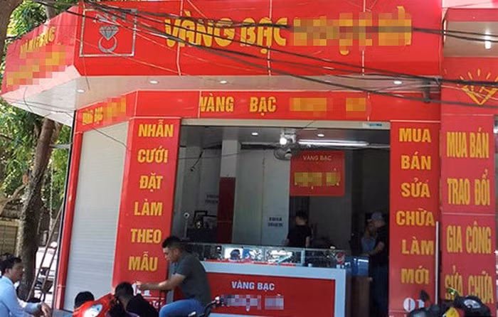 Tiệm vàng nơi xảy ra vụ trộm. Ảnh: T. Dương.