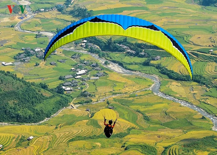 Núi rừng Tây Bắc mỗi mùa có một vẻ đẹp riêng, đầy bí ẩn và quyến rũ. Đối với những ai yêu thích cảnh đẹp mê hồn của núi rừng, yêu chụp ảnh thì “mùa vàng Mù Cang Chải”, mùa đem lại sự no đủ, được xem là mùa đẹp nhất trong năm.