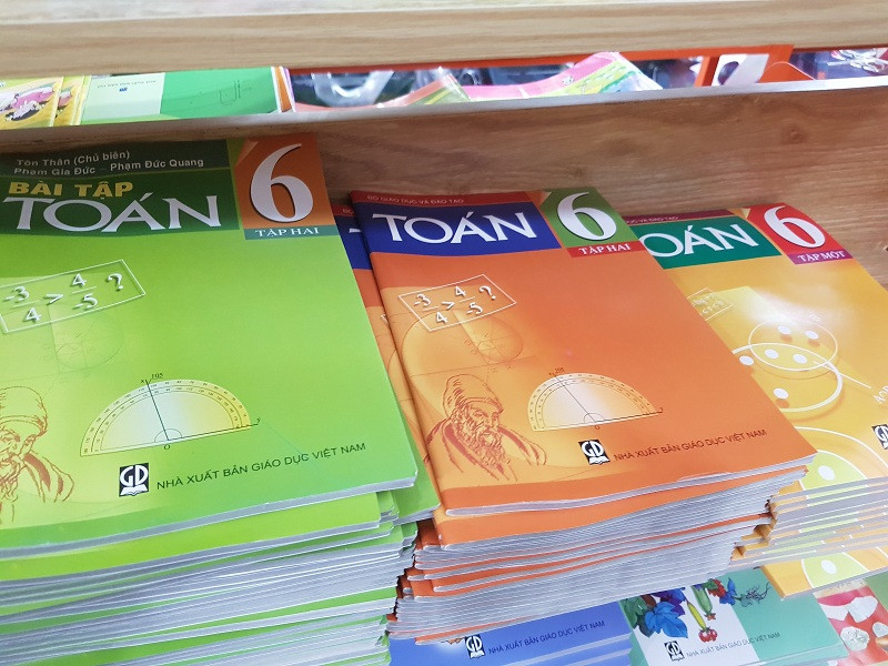 Trong kế hoạch sản xuất kinh doanh năm 2018, NXB Giáo dục Việt Nam vẫn kiến nghị tăng giá bán sách giáo khoa tối thiểu thêm 10% (Ảnh minh họa)