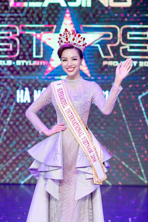 Khả Trang. Khả Trang.