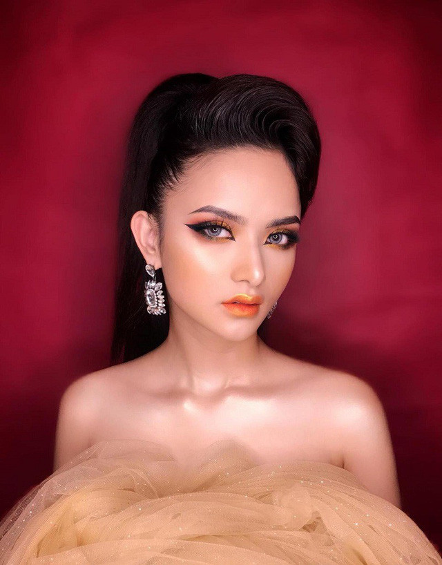 Lớn lên, Thảo càng có những nét đẹp tựa con lai như sống mũi cao, làn da ngăm, đôi mắt sâu cuốn hút cùng một chiều cao khá chuẩn 1m60 nên Thảo cũng không quá bất ngờ với những lời nhận xét từ mọi người.