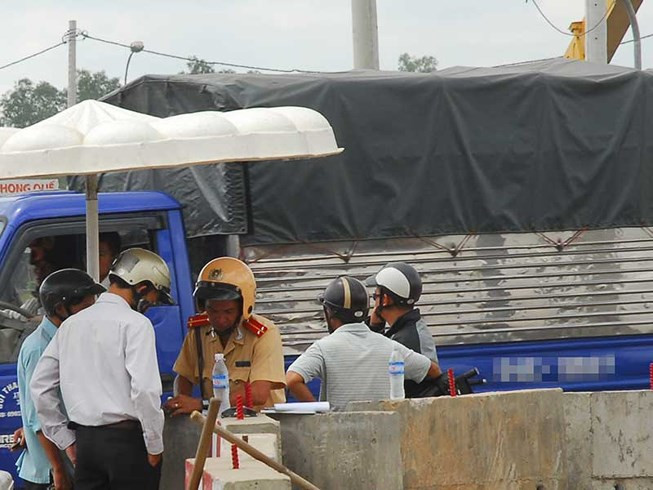 Bên cạnh sự ủng hộ, nhiều ý kiến cũng lo ngại tiêu cực sẽ phát sinh trong quá trình áp dụng việc trừ điểm trên bằng lái. Ảnh: HTD