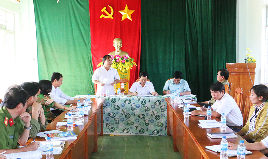 Quang cảnh buổi làm việc với hệ thống chính trị xã Ha Đông. Ảnh: Quang Tấn