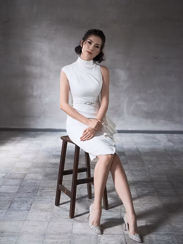 Lấy cảm hứng từ vẻ đẹp của những con sóng vỗ bờ cát trắng, nhà thiết kế Nguyễn Hà Nhật Huy đã xây dựng bộ sưu tập 'Giai điệu của biển'.