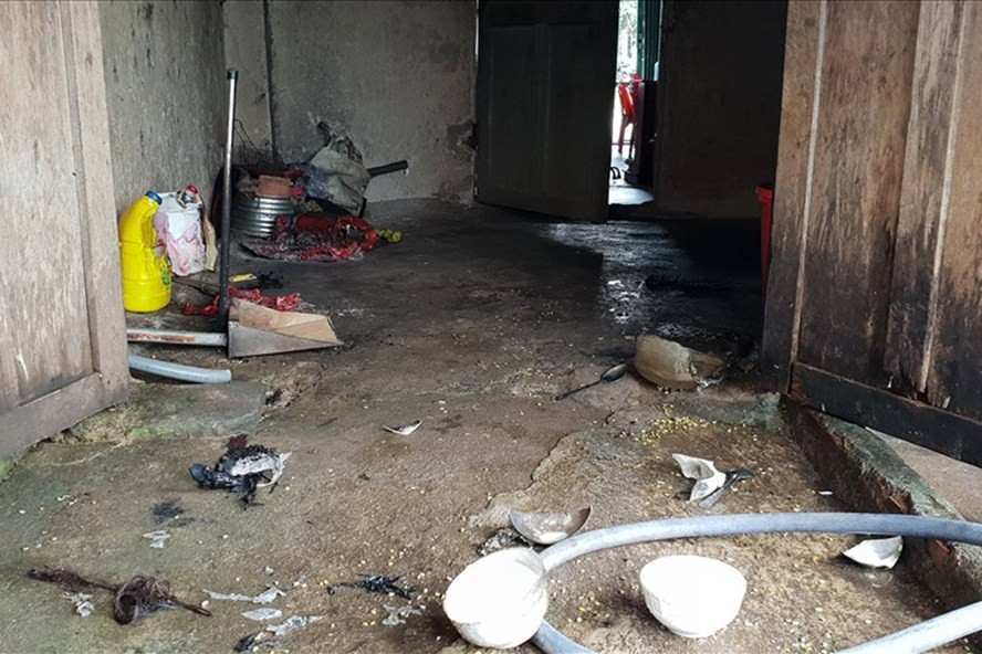 Hiện trường vụ tưới xăng khiến nhiều người bị bỏng.