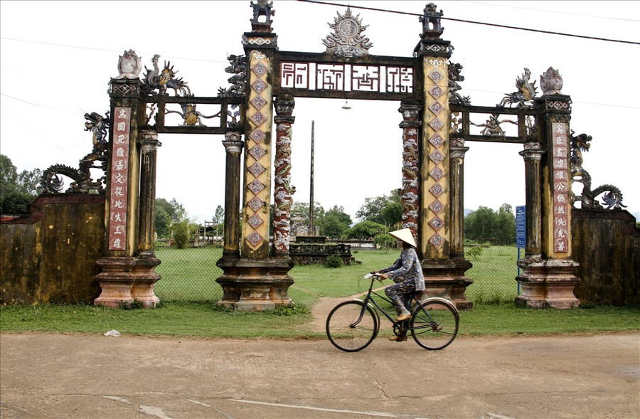 Thành Đồ Bàn được xây dựng dưới triều đại vua Yangpuku Vijaya vào cuối thế kỷ 10, là kinh đô cuối cùng của vương quốc Chămpa từ thế kỷ 11 đến thế kỷ 15. Vì năm 1471, vua Lê Thánh Tông đem quân chinh phục Chămpa, sát nhập vùng đất này vào lãnh thổ của Đại Việt. Thành Đồ Bàn được xây dựng dưới triều đại vua Yangpuku Vijaya vào cuối thế kỷ 10, là kinh đô cuối cùng của vương quốc Chămpa từ thế kỷ 11 đến thế kỷ 15. Vì năm 1471, vua Lê Thánh Tông đem quân chinh phục Chămpa, sát nhập vùng đất này vào lãnh thổ của Đại Việt.