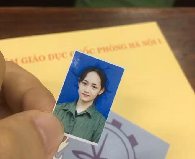 Nhìn vào bức ảnh thẻ này, dân mạng cho rằng nữ chính bên ngoài phải rất xinh.