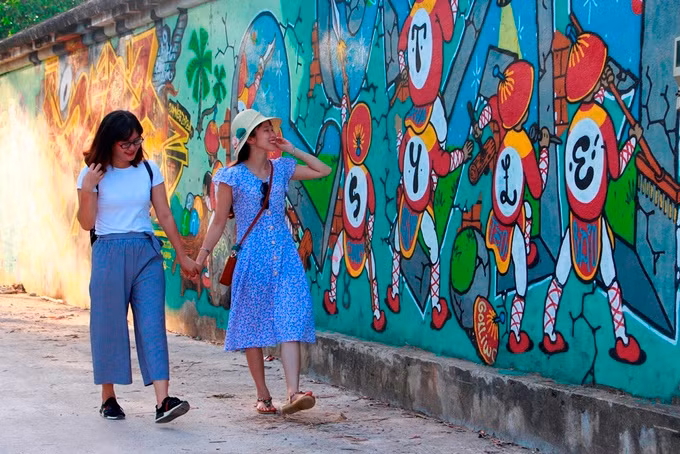 Những ngày qua, con ngõ cuối đường Huyền Trần Công Chúa (phường Thủy Biều, TP Huế) trở thành địa điểm được nhiều người dân và du khách tìm đến.