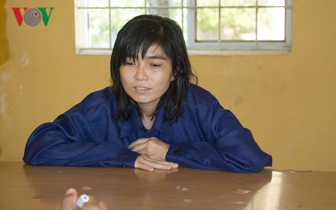 Lê Thị Trang tại cơ quan điều tra công an thành phố Vĩnh Long