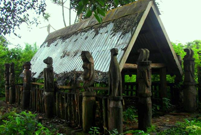 Khu nhà mồ ở làng văn hóa Pleiop, Pleiku, Gia Lai Khu nhà mồ ở làng văn hóa Pleiop, Pleiku, Gia Lai