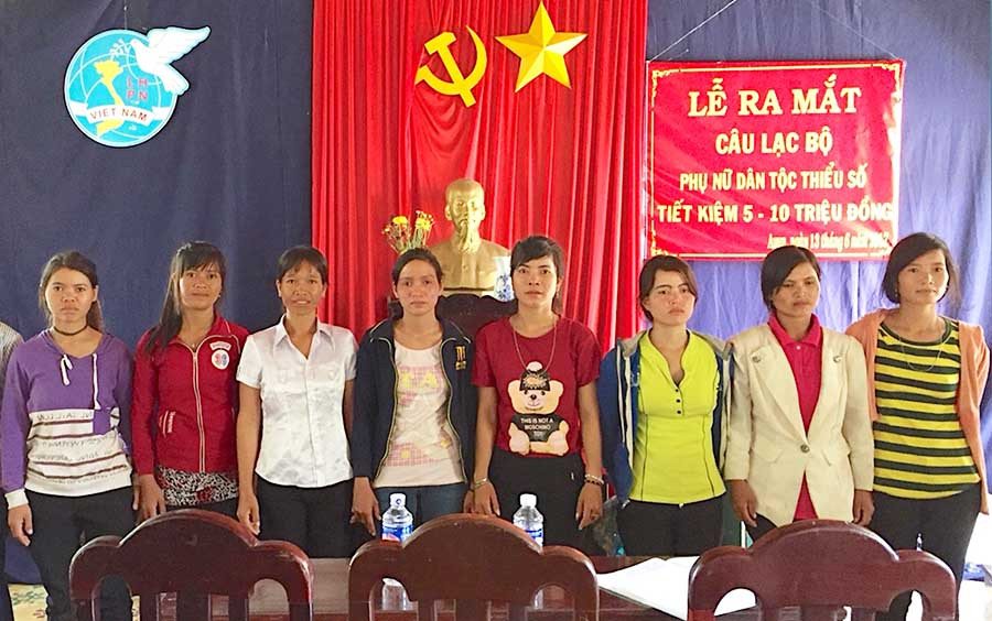  Lễ ra mắt CLB “Phụ nữ dân tộc thiểu số tiết kiệm 5-10 triệu đồng” tại xã Ayun. Ảnh: Hồng Thi