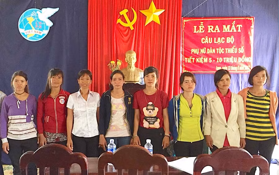  Lễ ra mắt CLB “Phụ nữ dân tộc thiểu số tiết kiệm 5-10 triệu đồng” tại xã Ayun. Ảnh: Hồng Thi