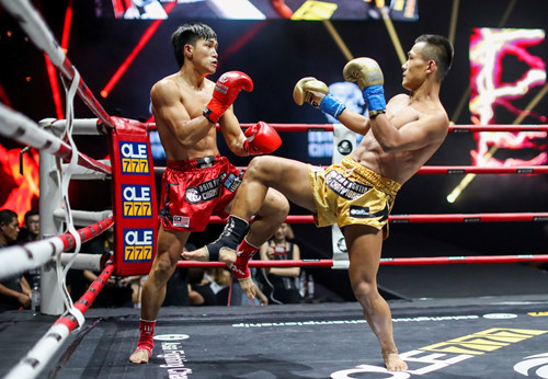 Duy Nhất (trái) thắng võ sĩ Trung Quốc. Ảnh: T.T