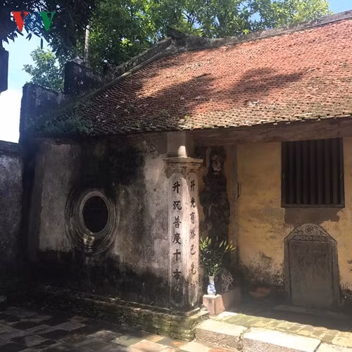 Ngôi chùa cổ giữ nguyên những nét rêu phong, cổ kích, được Phật tử khắp nơi về chiêm bái.