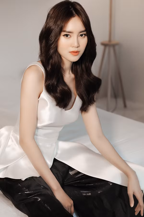  Vào ngày 17/9, Phương My sẽ mang bộ sưu tập mới nhất của mình trình diễn trong chương trình 'Vancouver Fashion Week' tổ chức tại Canada.