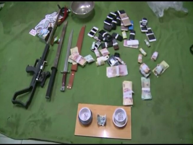 Tại đây, công an cũng thu giữ nhiều vũ khí tự chế.