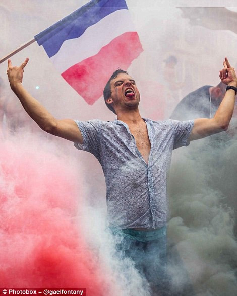  Một cổ động viên bóng đá của Pháp trong trận chung kết năm 2018