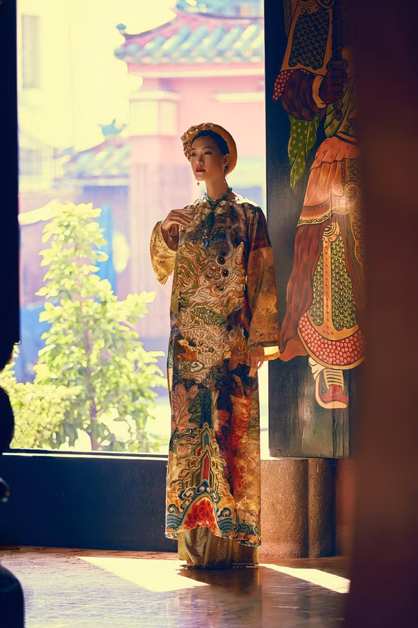 Hai nhà thiết kế Thế Huy và Hải Long sẽ giới thiệu bộ sưu tập 'Hành trình về phương Đông' trong show diễn kỷ niệm 11 năm làm nghề vào ngày 26/10 tại một resort 6 sao ở Lăng Cô, Huế. Hoa hậu Thùy Dung sẽ xuất hiện trên ghế khách mời VIP của chương trình.