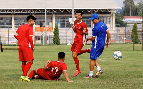  Tuyển U.19 Việt Nam vẫn chưa thể gom được đội hình mạnh nhất do các trụ cột đang chơi tại hạng Nhất (ảnh: Đoàn Nhật)