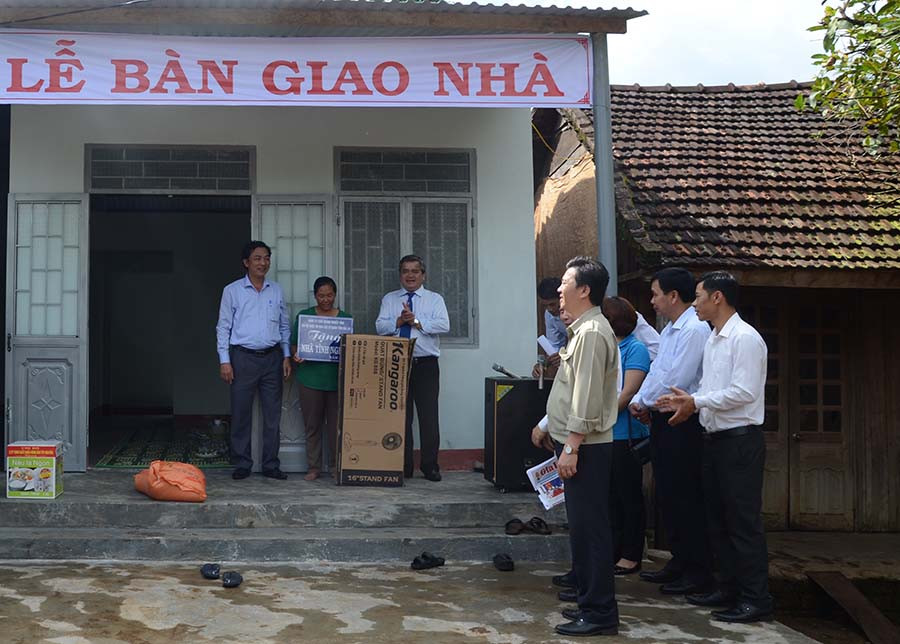  Chương trình đã trao 8 ngôi nhà tình nghĩa cho các hộ nghèo tại xã Ia Hrung (huyện Ia Grai). Ảnh: P.L