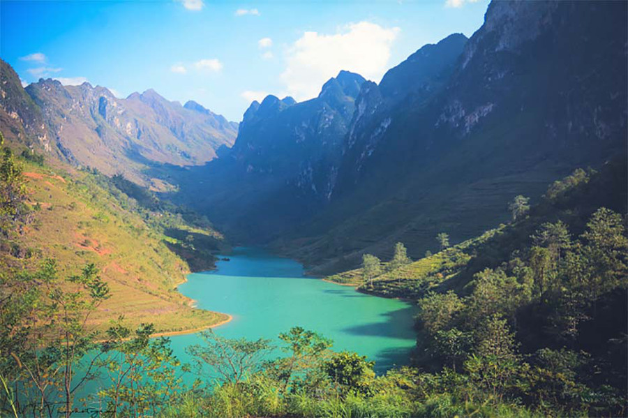 Khung cảnh nên thơ nơi dòng sông Nho Quế . Ảnh: Nguyễn Thành Thọ