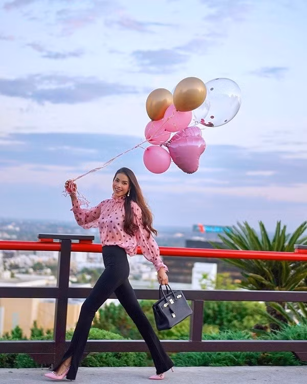 Từ khi có con, Hoa hậu Phạm Hương cho biết cô dành nhiều thời gian ở bên và chăm sóc con nhiều hơn. Người đẹp cân bằng giữa công việc và gia đình. Ảnh: NVCC.
