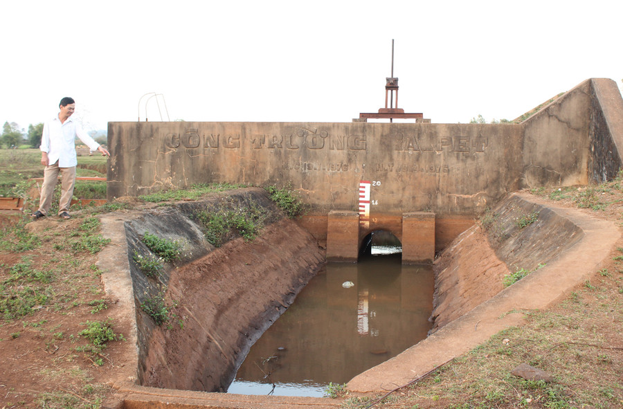 Mực nước tại đập dâng Ia Pet (xã Bờ Ngoong, huyện Chư Sê) còn rất thấp. Ảnh: Nguyễn Diệp