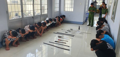 40 thanh thiếu niên tại cơ quan công an