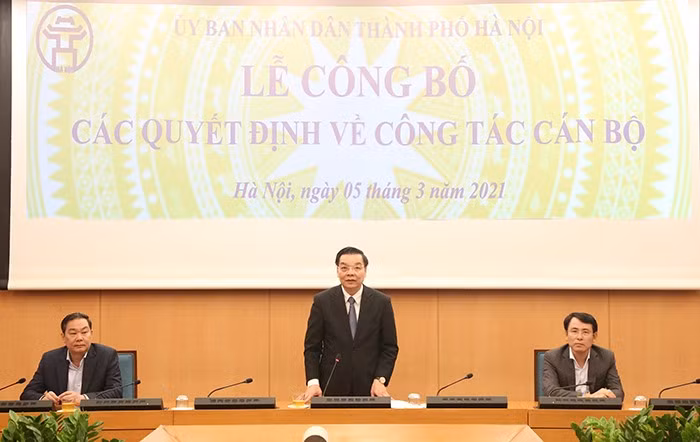  Chủ tịch UBND TP Chu Ngọc Anh phát biểu giao nhiệm vụ tại buổi lễ.