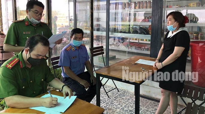 Lực lượng công an thực hiện lệnh bắt tạm giam Mẩn  Lực lượng công an thực hiện lệnh bắt tạm giam Mẩn
