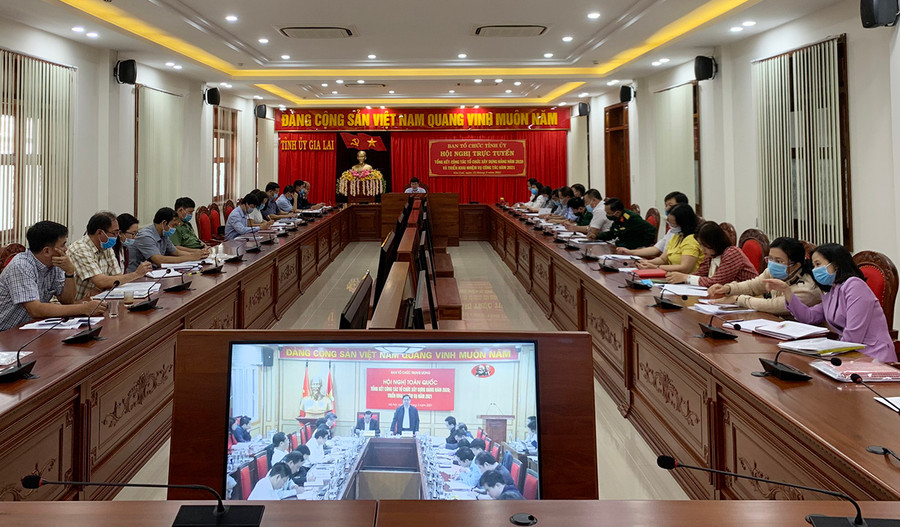 Quang cảnh hội nghị tại điểm cầu Gia Lai. Ảnh: Phương Linh Quang cảnh Hội nghị trực tuyến tổng kết công tác tổ chức xây dựng Đảng năm 2020 tại điểm cầu Gia Lai. Ảnh: Phương Linh