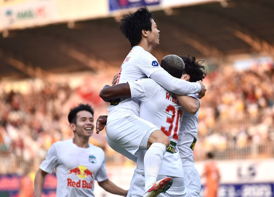 HAGL đã có chiến thắng quý giá trước đội bóng láng giềng. Ảnh: Văn Ngọc