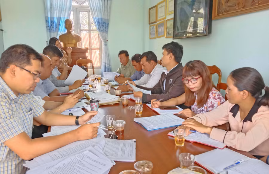 Quang cảnh Đoàn giám sát của Ủy ban MTTQ Việt Nam tỉnh làm việc tại xã Ia Pếch, huyện Ia Grai Ảnh Ngọc Anh