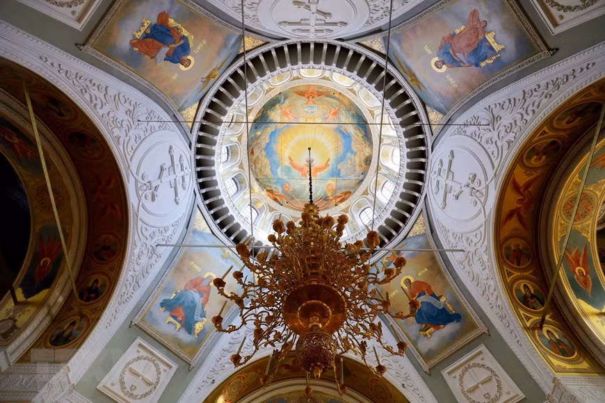 Họa tiết kiến trúc độc đáo trên mái vòm chính của nhà thờ Thánh Maikhail. (Ảnh: Trần Hiếu/TTXVN)