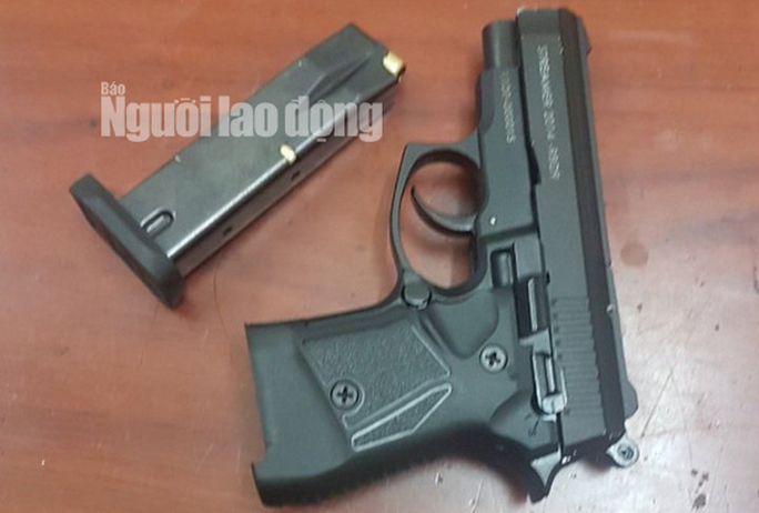  Khẩu súng bắn đạn cao su được Hào đặt mua trên mạng