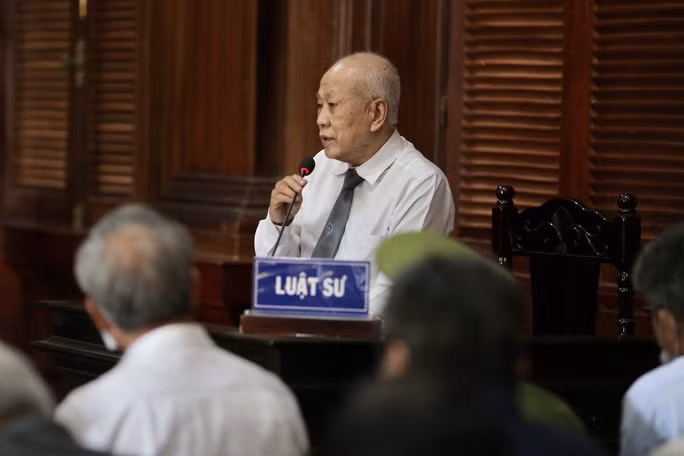 Luật sư tranh luận với cơ quan công tố