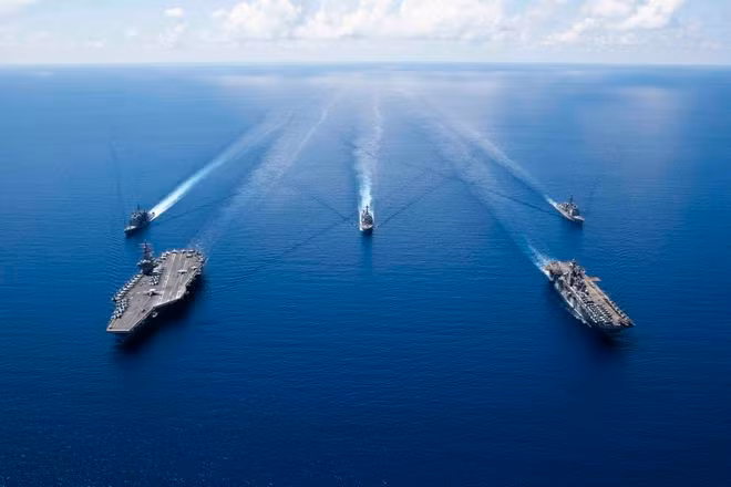 Tàu sân bay USS Ronald Reagan (trái), tàu tấn công đổ bộ USS Boxer và các tàu hộ tống trong sứ mệnh ở Biển Đông vào tháng 10.2019 - ảnh: Hải quân Mỹ