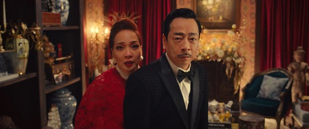 Nghệ sỹ nhân dân Lê Khanh và cố nghệ sỹ Hoàng Dũng trong phim. (Ảnh chụp màn hình) Nghệ sỹ nhân dân Lê Khanh và cố nghệ sỹ Hoàng Dũng trong phim. (Ảnh chụp màn hình)