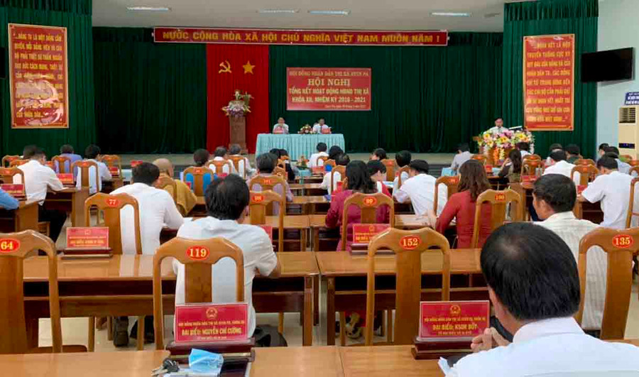 Quang cảnh Hội nghị tổng kết hoạt động HĐND thị xã Ayun Pa khoá XII (nhiệm kỳ 2016-2021). Ảnh: Vũ Chi Quang cảnh Hội nghị tổng kết hoạt động HĐND thị xã khoá XII, nhiệm kỳ 2016-2021.Ảnh.Vũ Chi