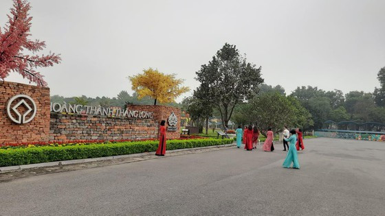 Trong ngày đầu mở cửa trở lại, khách đến các di tích, danh thắng khá thưa thớt