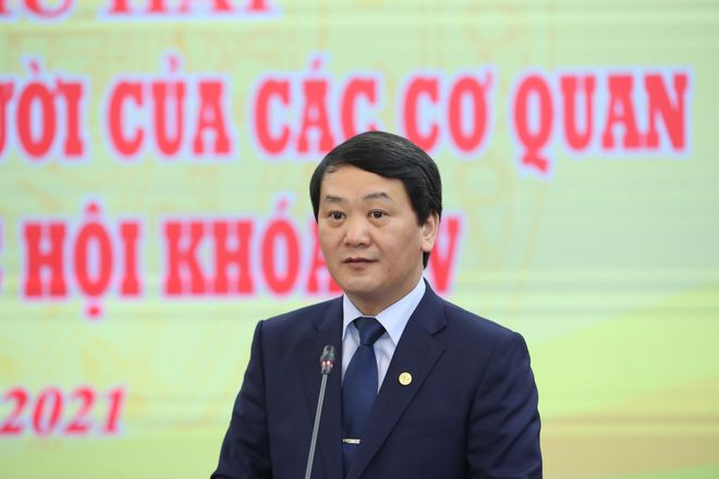 Ông Hầu A Lềnh thông tin tại hội nghị. ẢNH NGỌC THẮNG