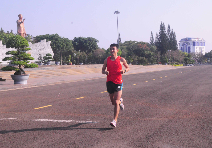 3. Võ Cao Thiện Nghĩa đang làm quen với đường chạy ở phố núi Pleiku