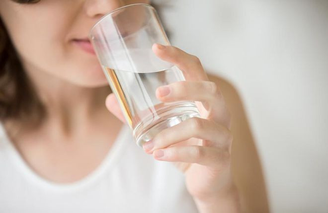Nên giữ cho cơ thể luôn đủ nước- Ảnh: Shutterstock  Nên giữ cho cơ thể luôn đủ nước- Ảnh: Shutterstock