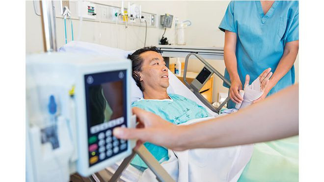 Mức lợi ích lớn nhất được quan sát thấy ở những bệnh nhân tiêu thụ 4 tách cà phê trở lên mỗi ngày - Ảnh: Shutterstock Mức lợi ích lớn nhất được quan sát thấy ở những bệnh nhân tiêu thụ 4 tách cà phê trở lên mỗi ngày - Ảnh: Shutterstock