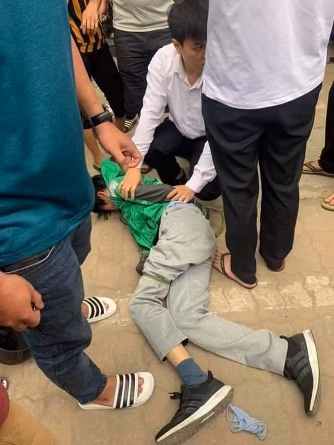 Nghi phạm chưa kịp tẩu thoát thì bị khống chế, bắt giữ - Ảnh CTV