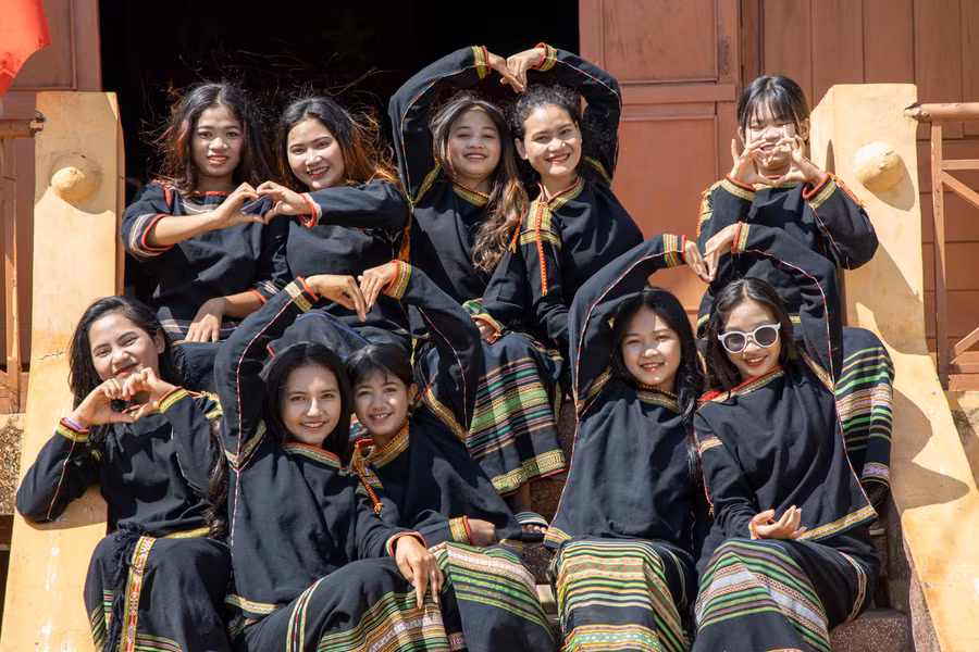  Các thành viên trong đội chiêng nữ