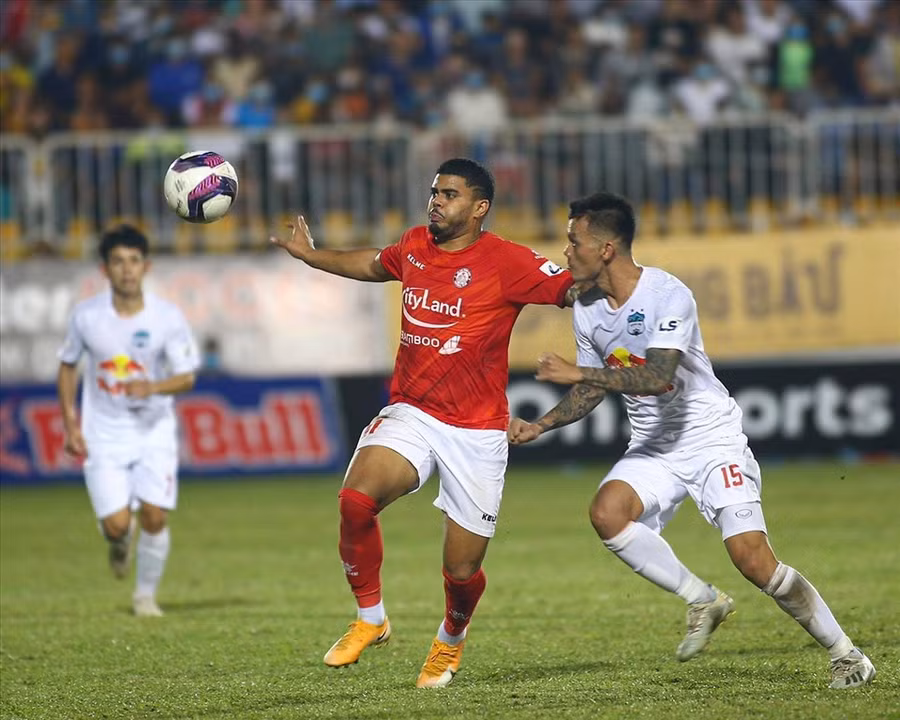 Joao Paulo vẫn chưa ghi bàn nào cho TPHCM, nhưng đã bỏ lỡ nhiều cơ hội. Ảnh: Fanpage CLB TPHCM.