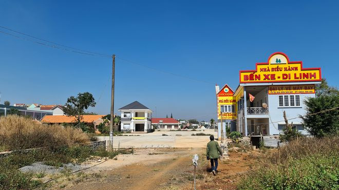  Bến xe Di Linh hoang hóa sau hơn 1 năm bị ngừng thi công - ẢNH: LÂM VIÊN