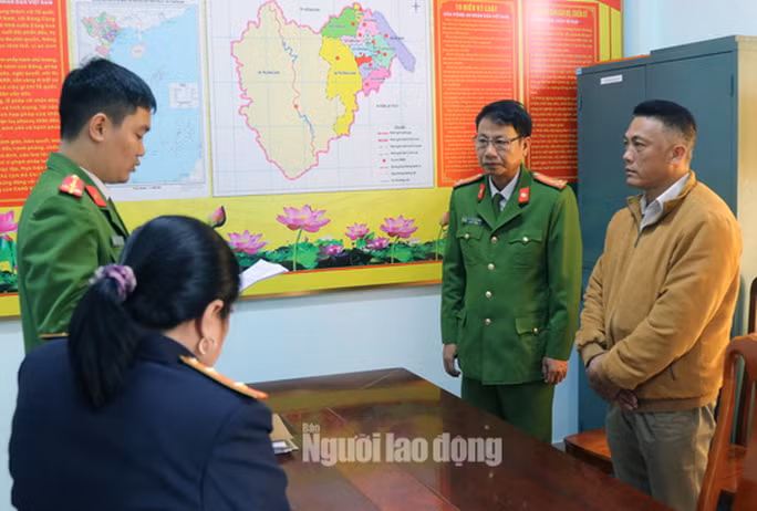  Tống đạt quyết định khởi tố vụ án, khởi tố bị can đối với Hồ Trọng Bình